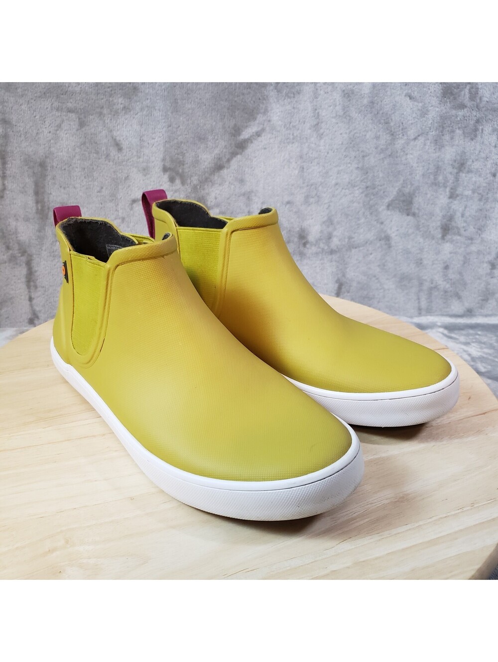 Bogs Chartreuse Chelsea Ankle Rain Boots Slip-On Round Toe Rubber Women’s Size 7